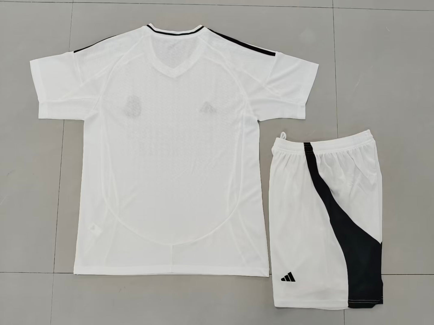Real Madrid 24-25 Real Madrid Home Style 1