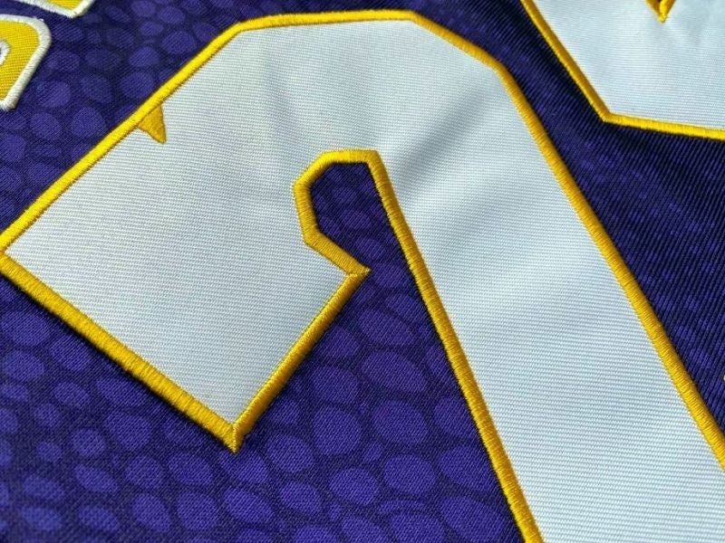 los angeles lakers #24 kobe bryant mitchell & ness Kobe Hall of Fame au Double-Sided Snakeskin Two-Tone Home Yellow 8 # Away Purple 24 # Embroidered Jersey Style 2