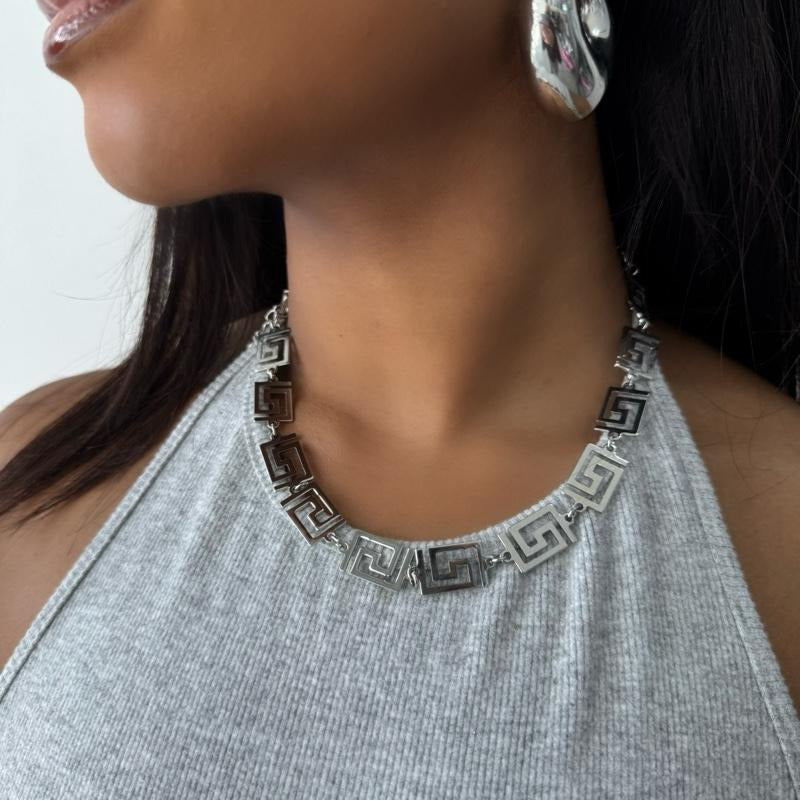 Baroque Style Silver Necklace - Classic and Elegant Women's Accessory, Metal Coating, Evening Jewelry, Perfect for...