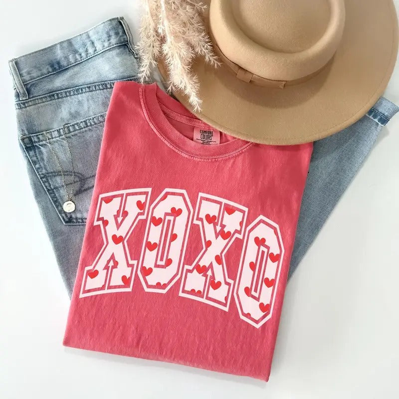 Comfort Colors Valentine Day Shirt, XOXO Valentines Tee, Womens Heart Shirt, Cute Love Tee, Retro Valentine Gift, Ladies...