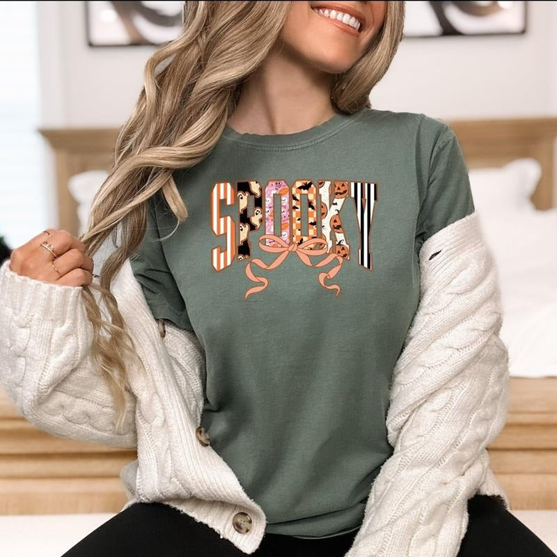 Cute Halloween Spooky Print Retro Ghosts & Pumpkins with Ribbon Printed Comfort Colors T-Shirt Hoodie, Sweatshirt