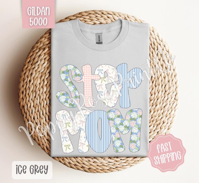 Floral Senior Mom Gildan Shirt, Cute Spring Mama Tshirt, Coquette Flower Tee, Mother's Day Gift Hoodie, Sweatshirt