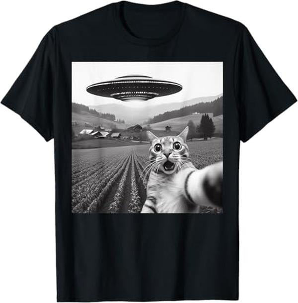 Funny Cat Shirts, Cat Selfie With Alien UFO Funny Cat Gifts For Men Women T-Shirt