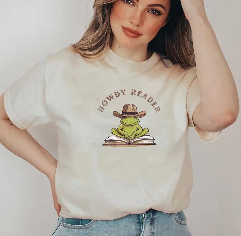 Howdy Reader Frog Shirt | Country Bookish Shirt, Frog Book Lover, Cowgirl Frog Book worm, Bookish Frog Hoodie, Bookish...