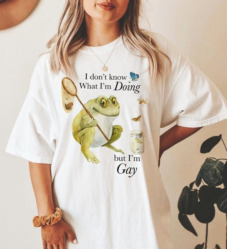 I don't know what I'm doing but I'm gay shirt | funny gay shirt | funny lgbt shirt | funny lesbian shirt | nonbinary frog...