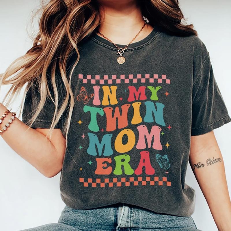 In My Twin Mom Tees, Twin Mama Graphic Tee Women, Twin Moms Club Unhinged Shirts, Viral New Mama T-shirts For Women,...