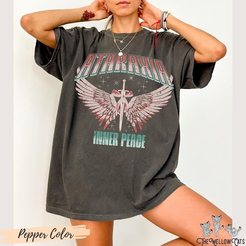 Offiziel lizensiertes Nesta Archeron shirt, ACOTAR SJM merch Crescent City HOFAS tee Ataraxia Walküre im Training Lady...