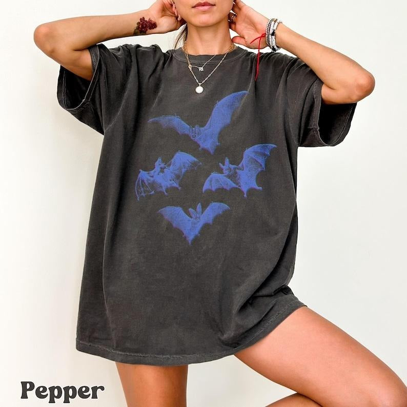 Retro Bats Tee Y2K Inspired Bats Shirt, 90s Style Bats T-shirt, Artsy Bat Lover Gift, Retro Aesthetic Halloween Bats...