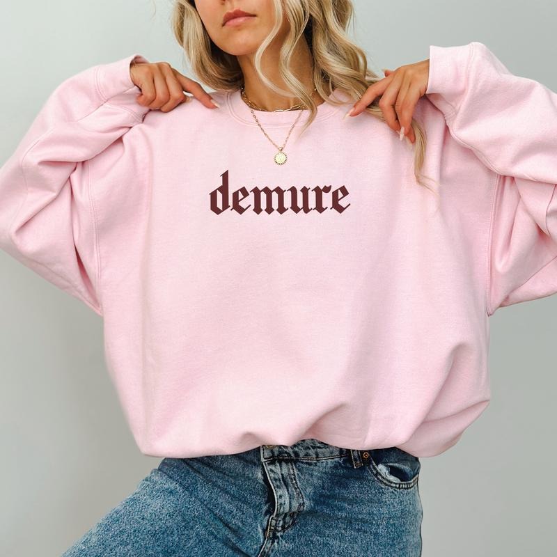 Retro Demure Sweatshirt, Funny Very Demure Graphic Crewneck for Women, Vintage Demure Sweater for Girls, Very Demure Very...