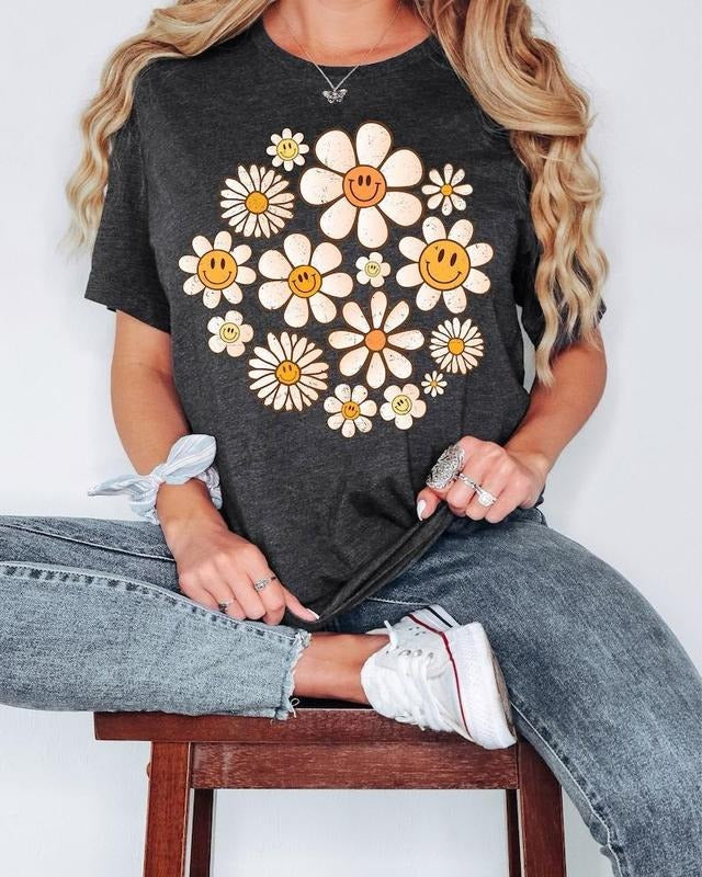 Retro Flowers Tshirt, Daisy Flower Shirt Womens, Flower Smile Faces Shirt, Smile Floral T-Shirt Top Womenswear Hoodie,...