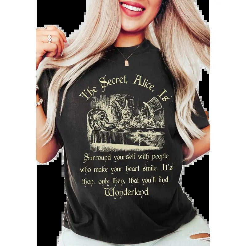The Sec.ret Ali.ce Is Shirt, The Sec.ret Quote, Ali.ce in W0nder.land Quotes, throne of glass book merch Hoodie, Sweatshirt