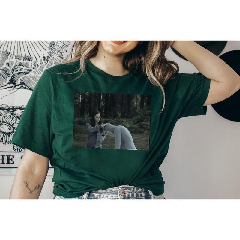 Twilight Bella and Jacob Tshirt, Bella Petting Jacob, Twilight Saga, Edward Cullen Shirt Hoodie, Sweatshirt | WearSparks.com