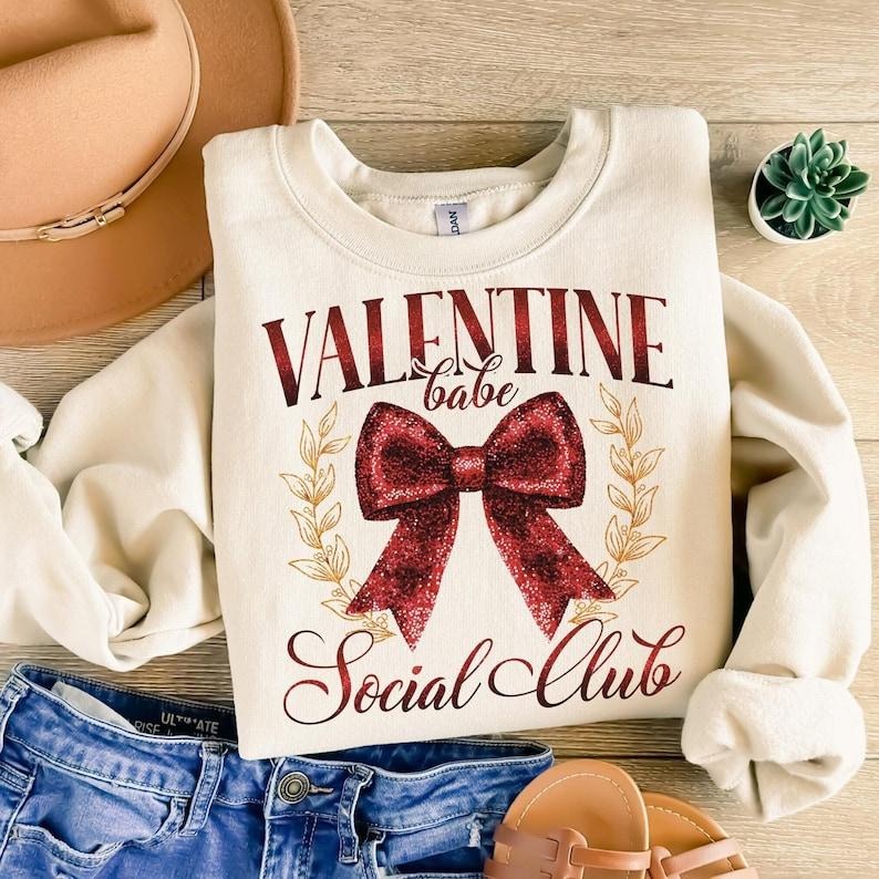 Valentine babe social club , Coquette Valentines Day Sweatshirt Valentines , Retro Valentine , Cocktail club, Aesthetic...