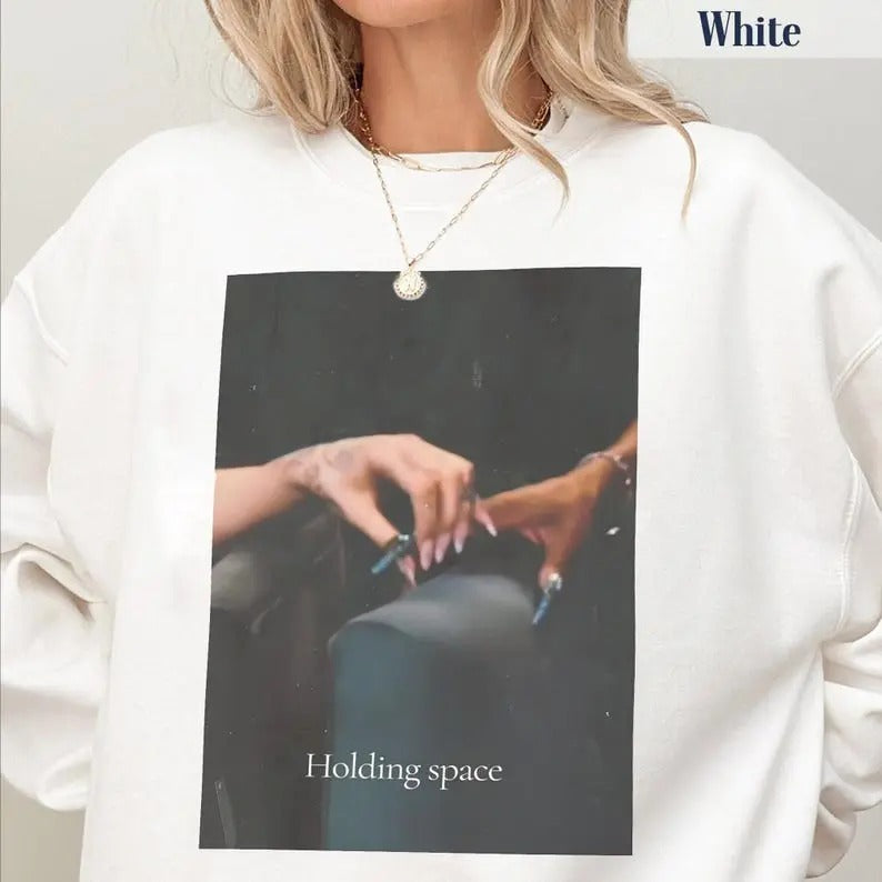 Wicked Sweatshirt Holding Space Cynthia Finger Hold Defying Gravity Meme Wicked Movie Gift Trendy Crewneck T-Shirts, Hoodie