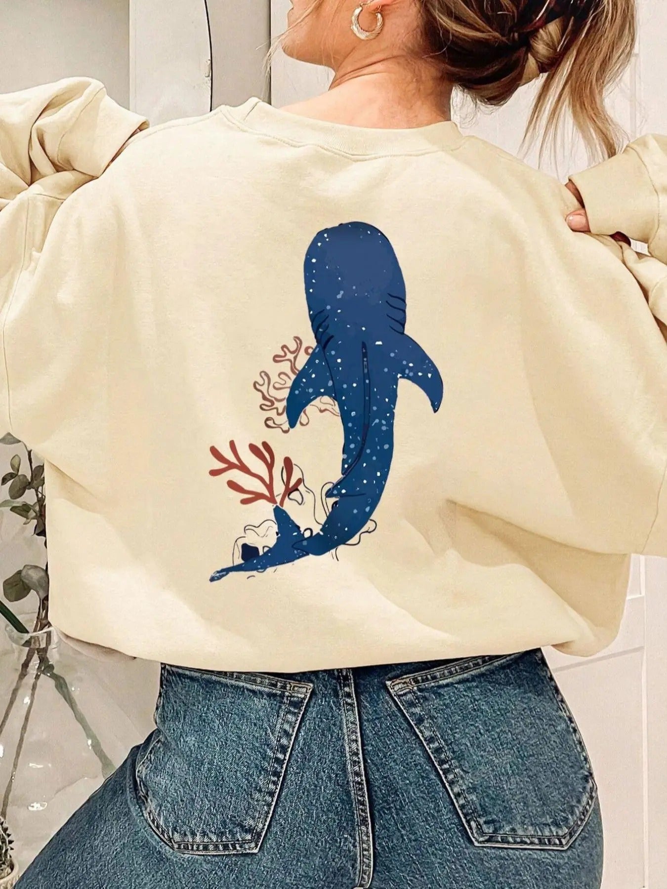 Women's Cartoon Shark Print Drop Shoulder Thermal Lined  Sweatshirt, Casual Long Sleeve Round Neck Pullover for Daily...