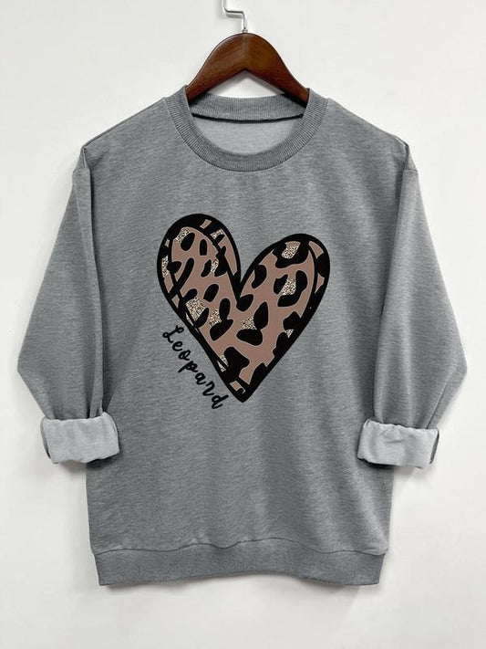 Women's Leopard Heart Print Round Neck Sweatshirt, Casual Long Sleeve Crew Neck Pullover for Spring & Fall, Fashion...