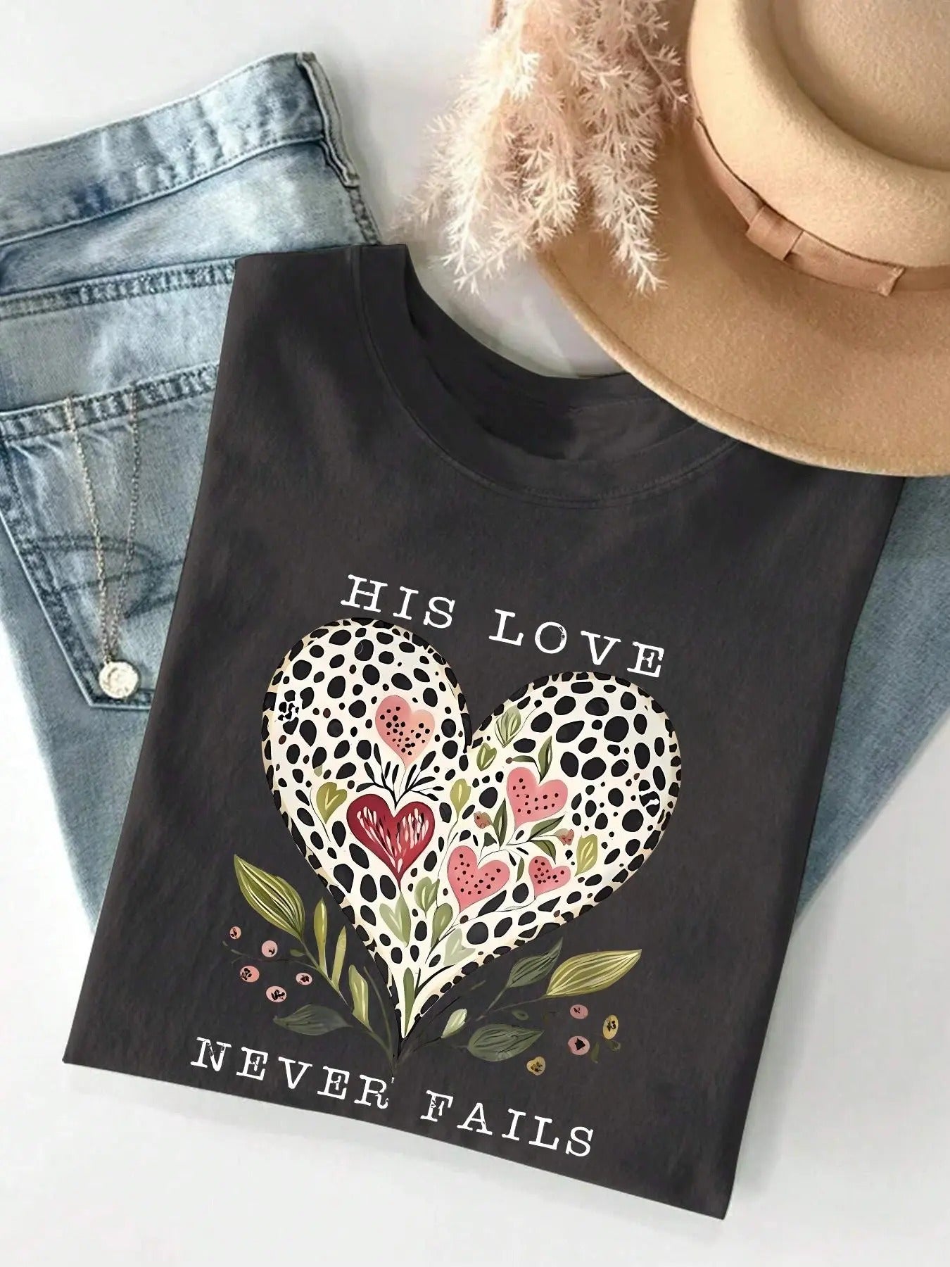 Women's Letter & Heart Print Round Neck Tee, Casual Fashion Crew Neck Short Sleeve T-shirt for Daily Wear, Ladies Spring...
