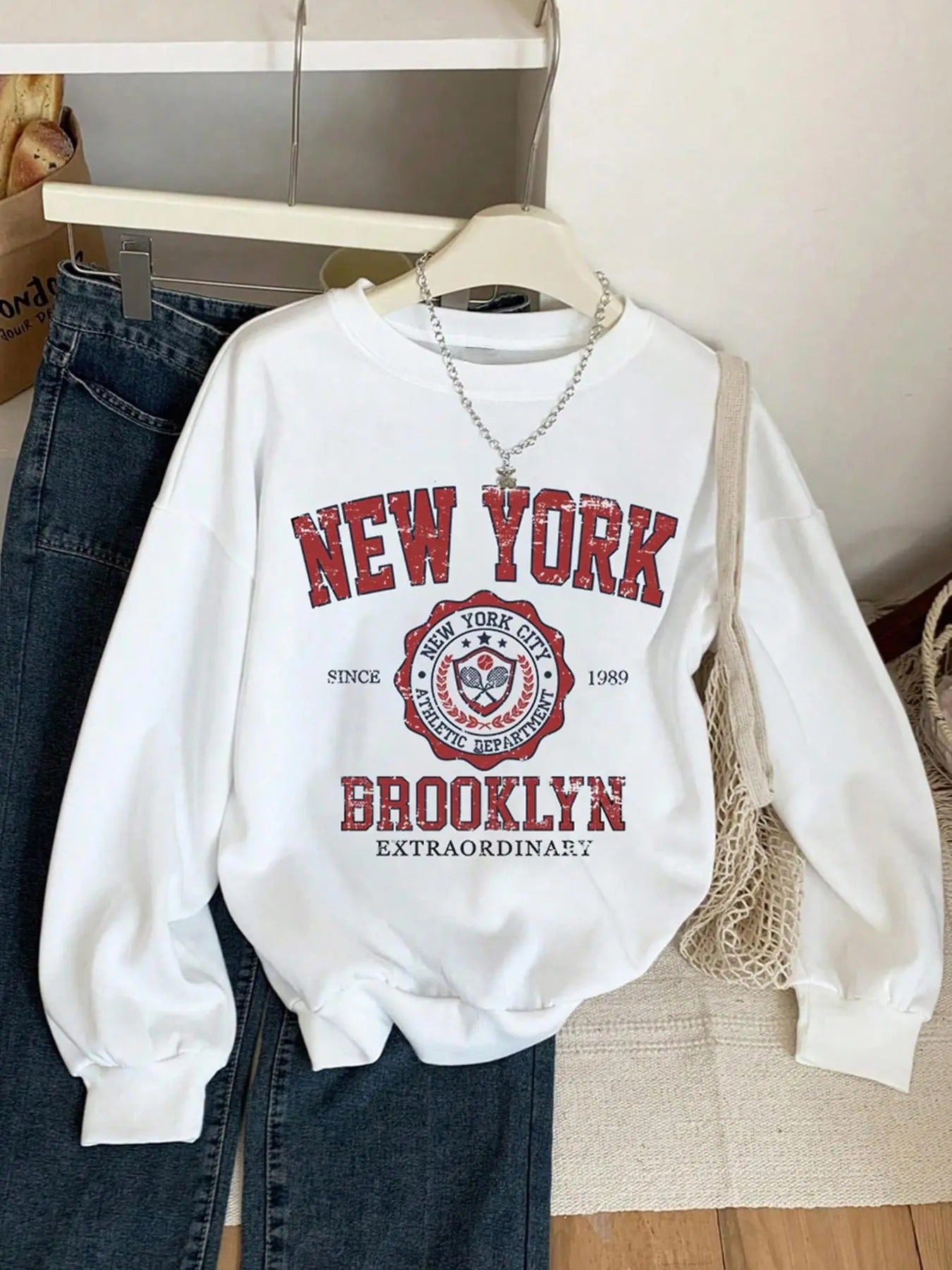 Women's Letter Graphic Drop Shoulder Sweatshirt, Casual Long Sleeve Round Neck Pullover for Fall & Winter, Women's...